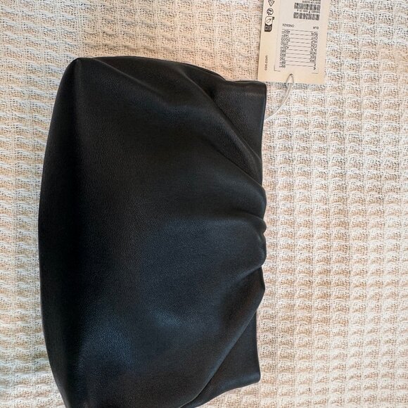 🆕 COS Gathered Leather Clutch Bag - Black NWT - Picture 7 of 9
